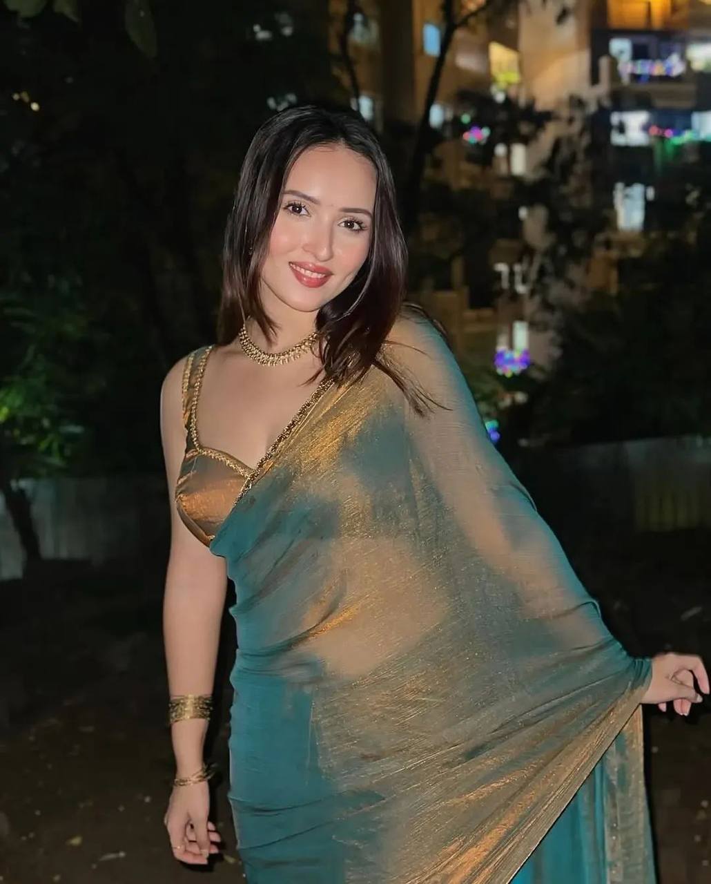 Dual-Hued Chiffon Saree with a Touch of Glam