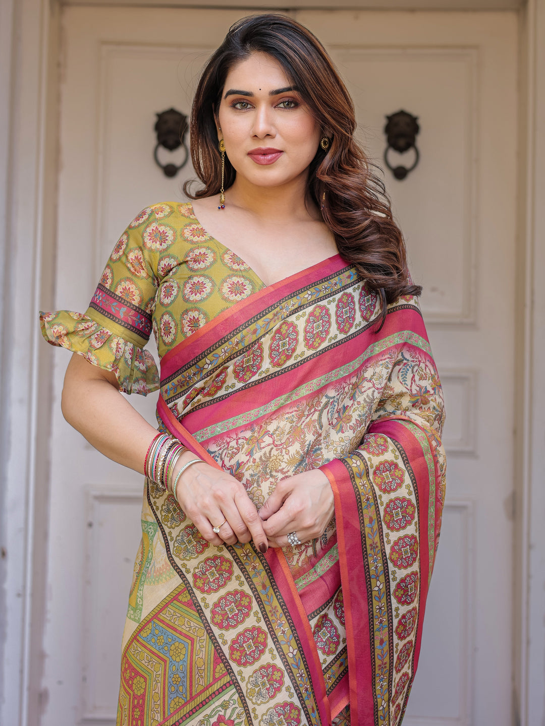 Cream & Pink Floral Heritage Printed Handloom Cotton Saree with Traditional Border & Tassels – Elegant Festive Wear