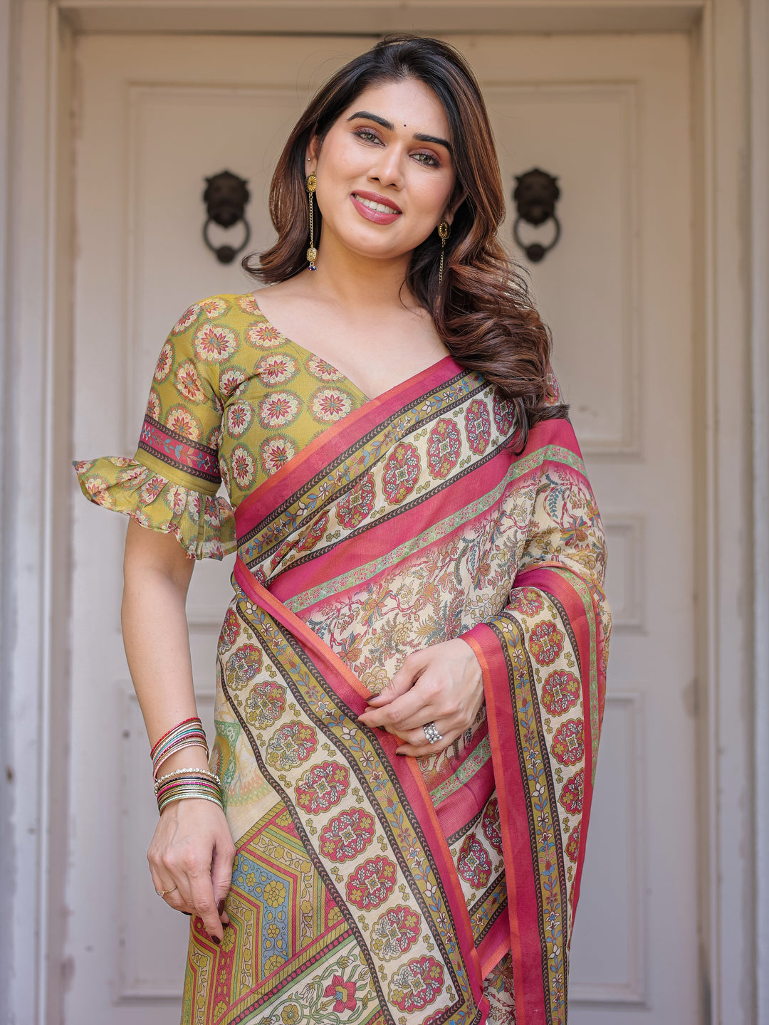 Cream & Pink Floral Heritage Printed Handloom Cotton Saree with Traditional Border & Tassels – Elegant Festive Wear