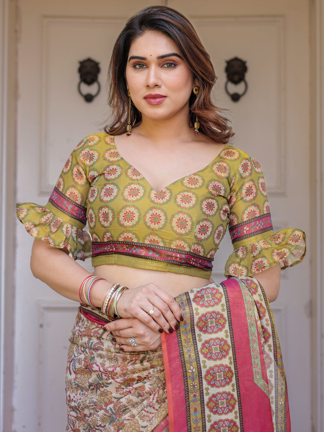Cream & Pink Floral Heritage Printed Handloom Cotton Saree with Traditional Border & Tassels – Elegant Festive Wear
