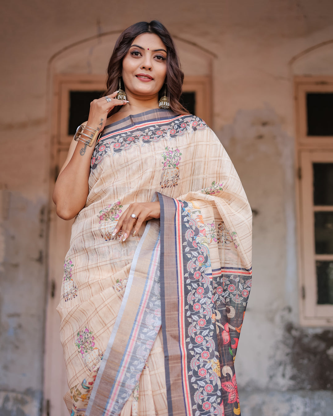 Designer Beige Saree with Contrast Black Pallu & Exquisite Ethnic Patterns