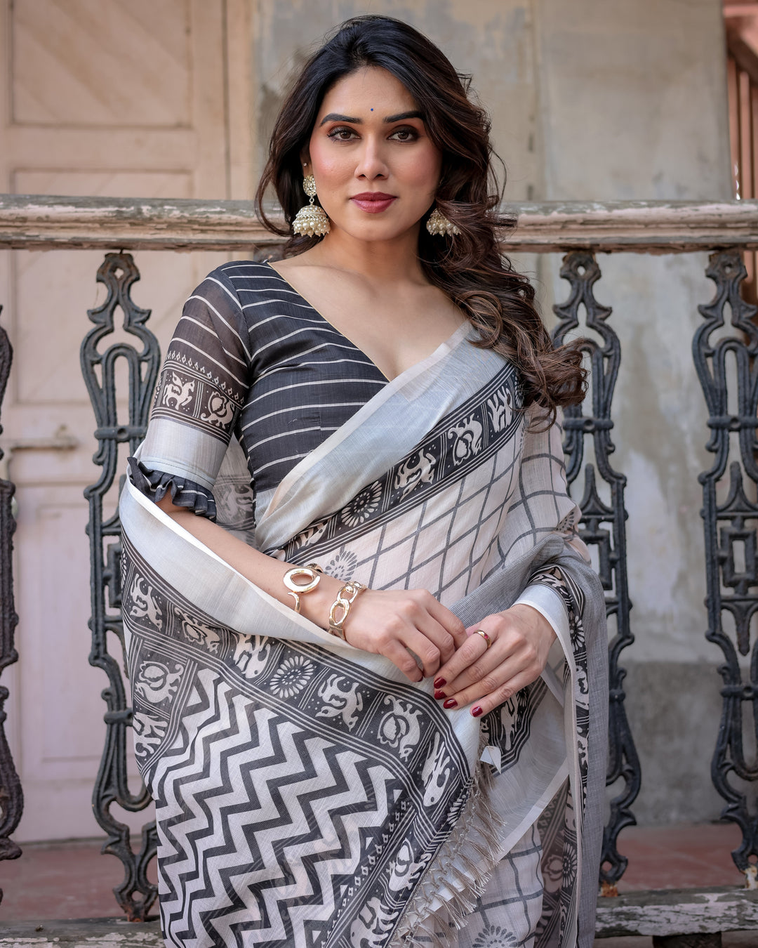 Elegant Multicolor Linen Saree with Traditional Patterns | Lightweight Festive Wear