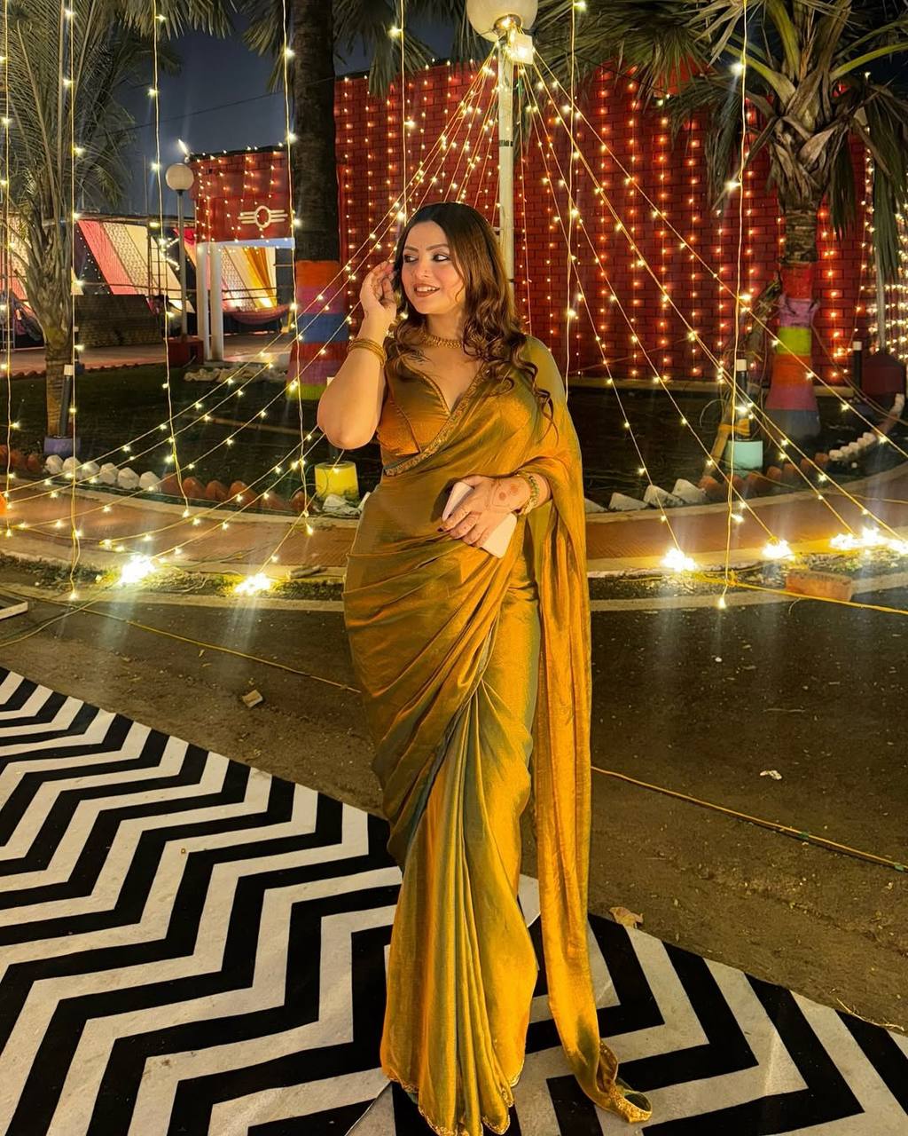 Gleaming Simri Golden Silk Saree – Shine Like a Star